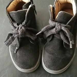 Black lace sneakers